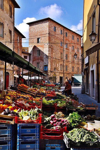 vegetable market in Pisa
